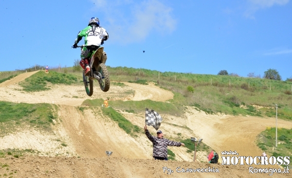 Gilles Neri si è fatto vedere così ai suoi avversari...da dietro! sua la Top Rider MX2