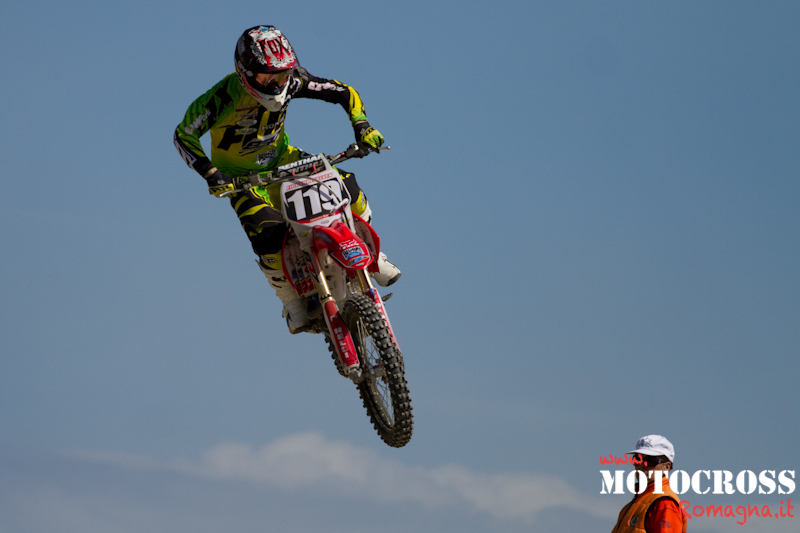 Simone Debbi mattatore della MX2