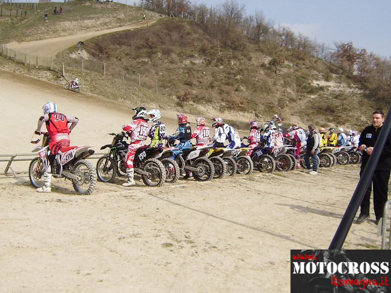 Fermignano 4 marzo 2012 - il gruppo della Sport al cancello