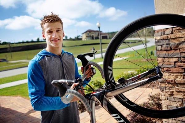 Ken Roczen alle prese con l&#039;allenamento in bici