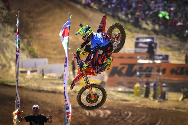 CAIROLI E SEEWER SI RIPETONO IN PORTOGALLO - MXGP ROUND #12 AGUEDA