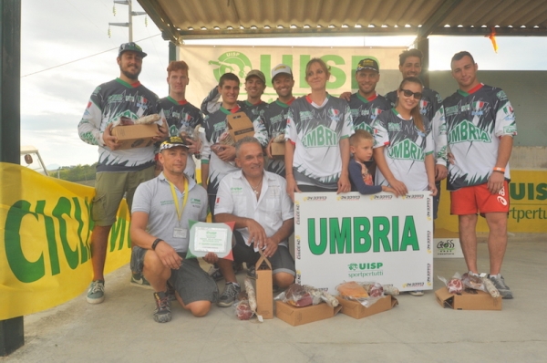 IL VESSILLO UMBRO SVENTOLA SU CAVALLARA - TROFEO DELLE REGIONI UISP 13 SETTEMBRE 2015